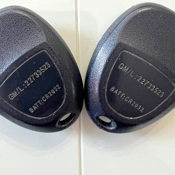 2004-2012 GM / 2 x 4-Button Keyless Entry Remotes / PN: 22733523 - Picture 3 of 5